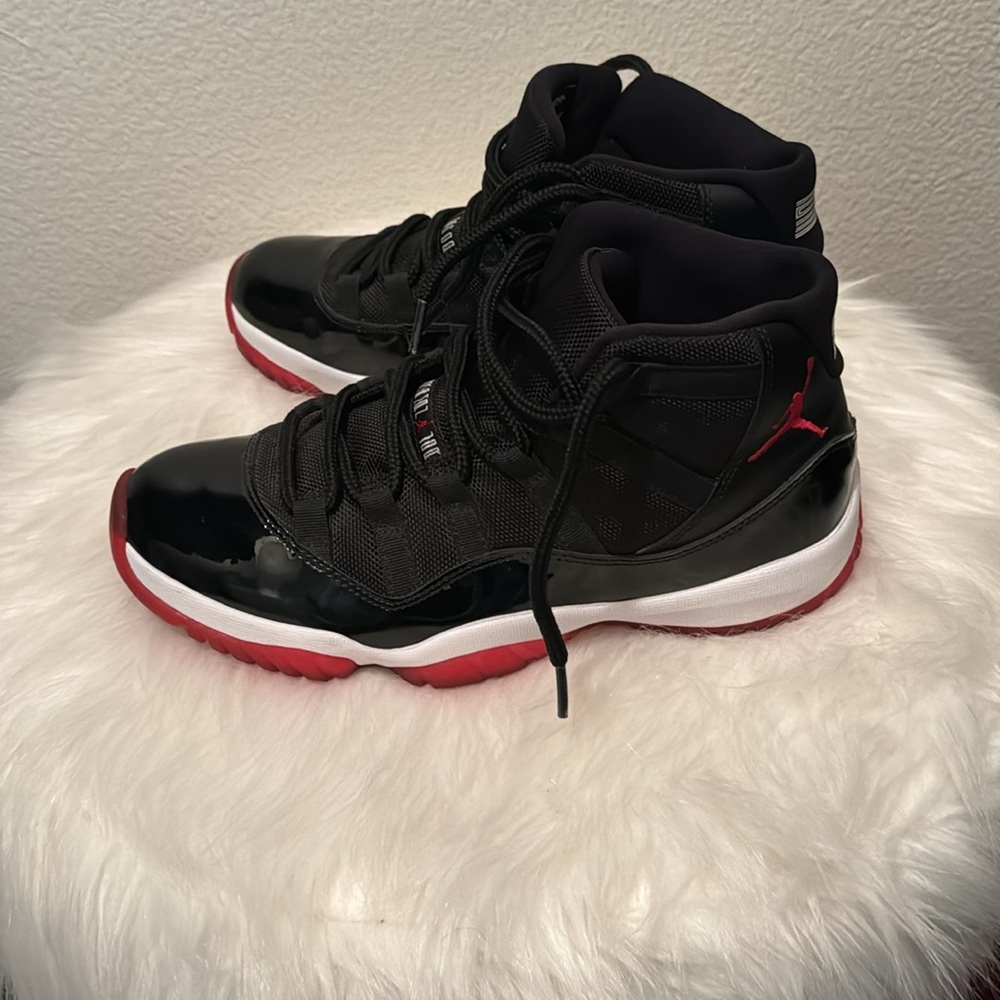 Jordan 11 Retro Bred - Picture 3 of 4